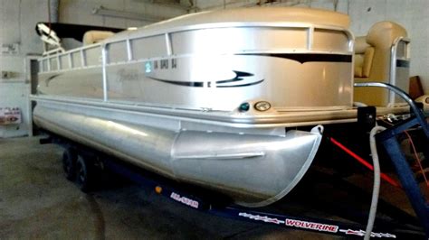 The Lund Angler aluminum 16 foot fishing boat is designed for shallow water but with the deep-V hull handles big water with ease. . Boats for sale omaha